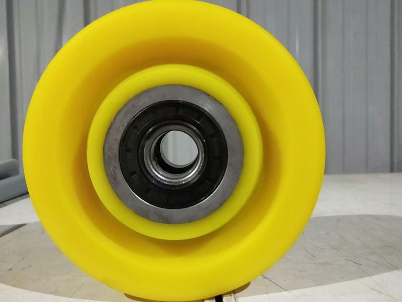 汽车制造滑撬线的理想搭档:机械承重聚氨酯轴承包胶轮应用案例